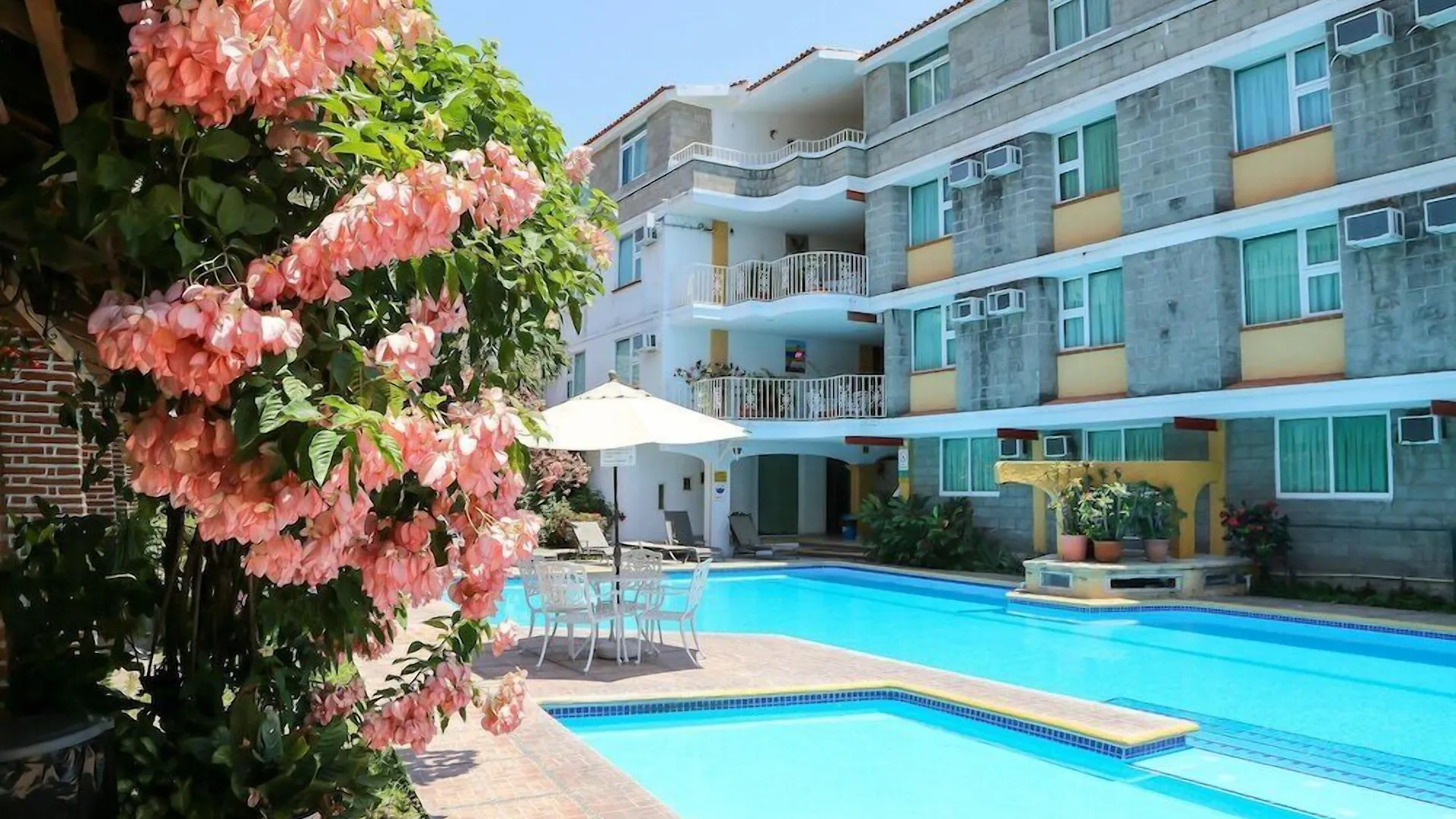 5 Hoteles Cerca del Aeropuerto en Las Glorias que Vale Reservar