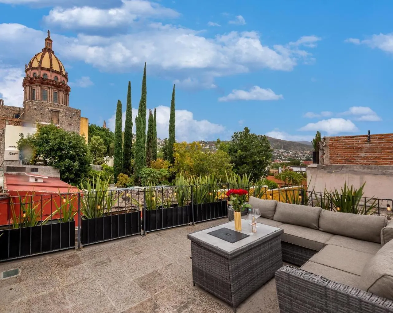 7 Hoteles Céntricos cerca de El Mirador que Vale la Pena Reservar