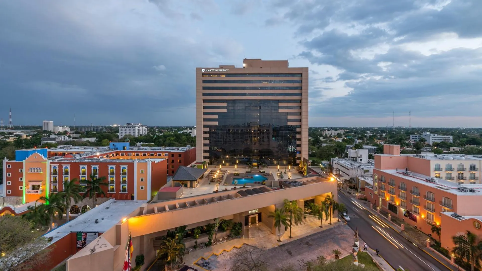 Dónde Hospedarse en Paseo de Montejo: 8 Hoteles con Acceso al Aeropuerto