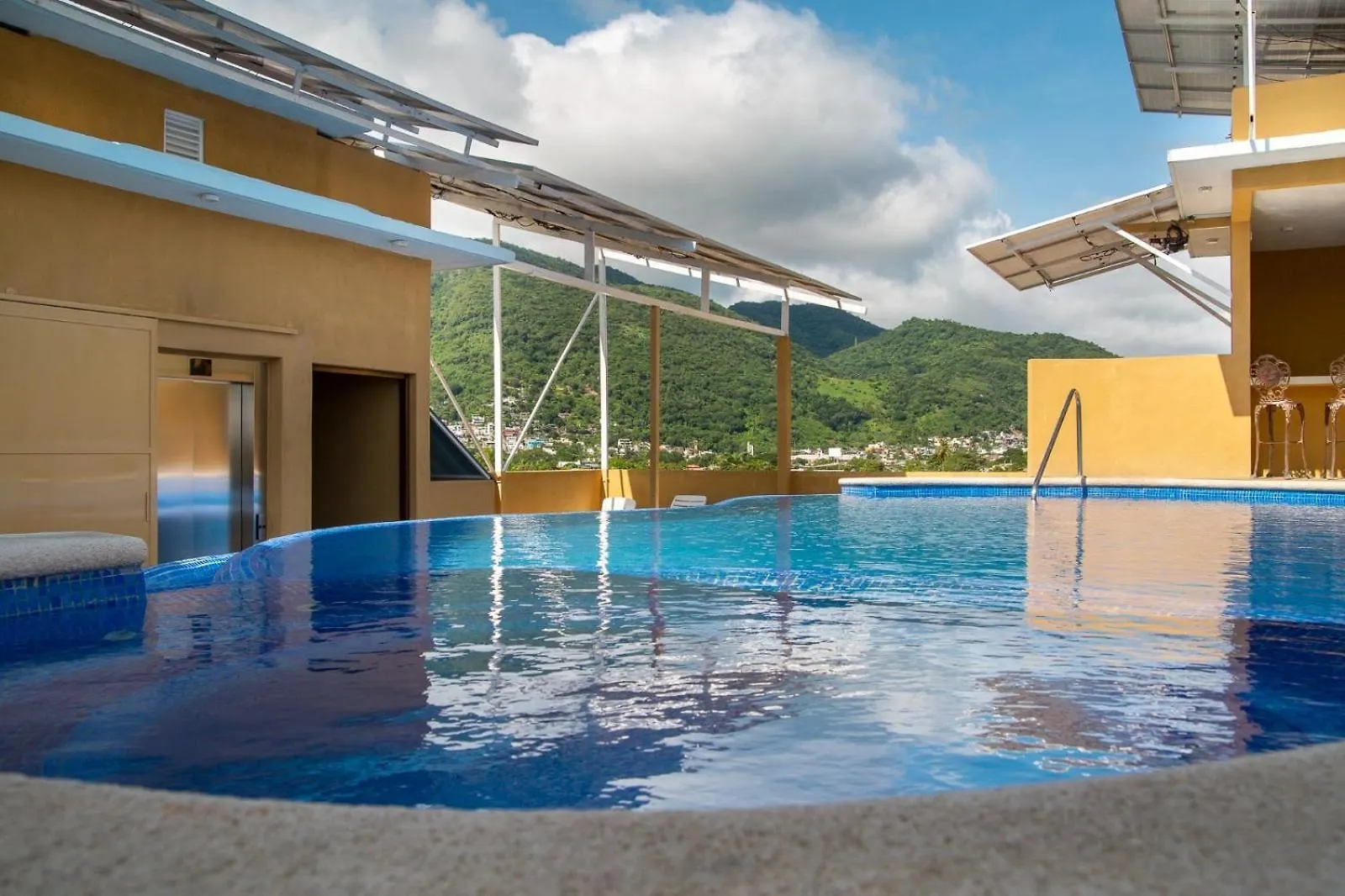 6 Hoteles Céntricos en Zihuatanejo que Realmente Destacan
