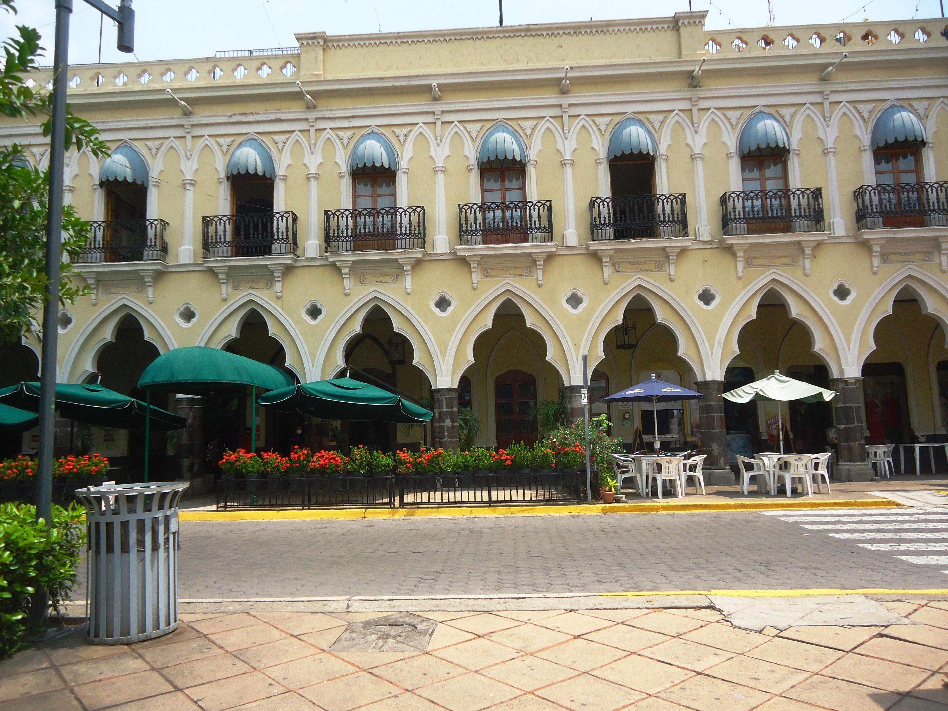 Hoteles Céntricos en Costa del Pacífico: 15 Opciones Comparadas